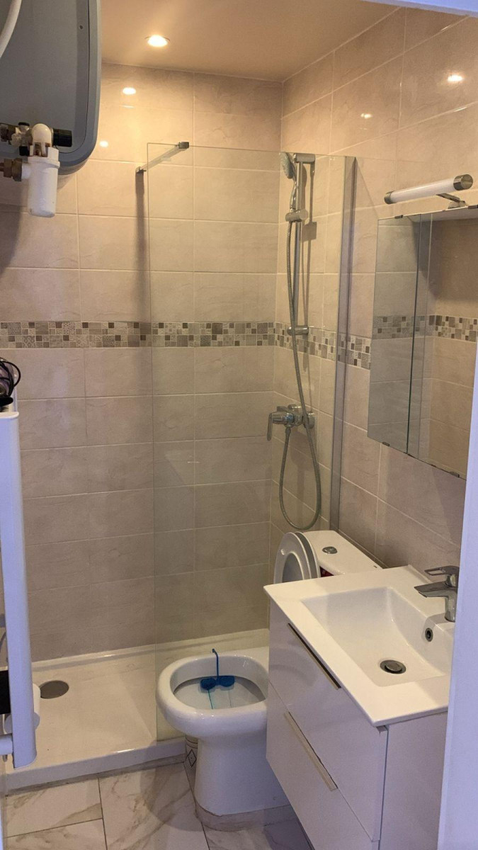 
                                                Location
                                                 Beau studio 17m² refait à neuf
