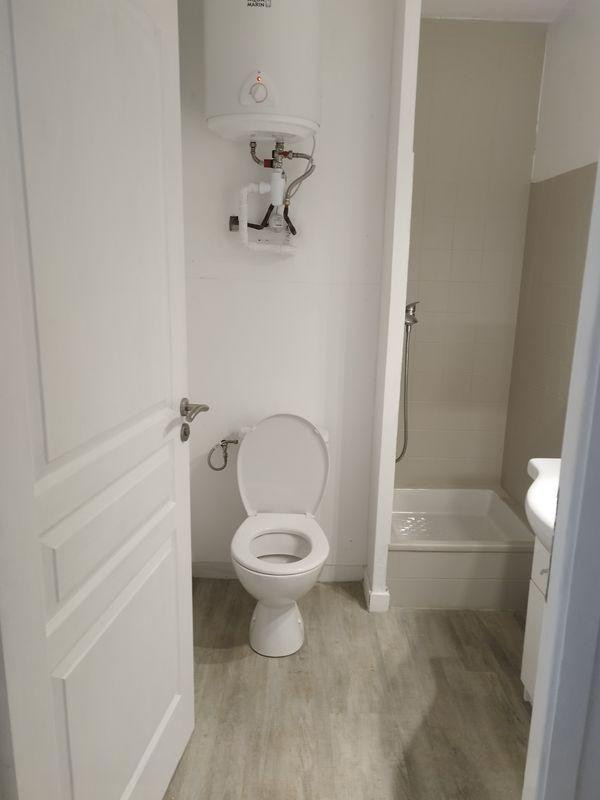 
                                                Location
                                                 Beau studio 18m²