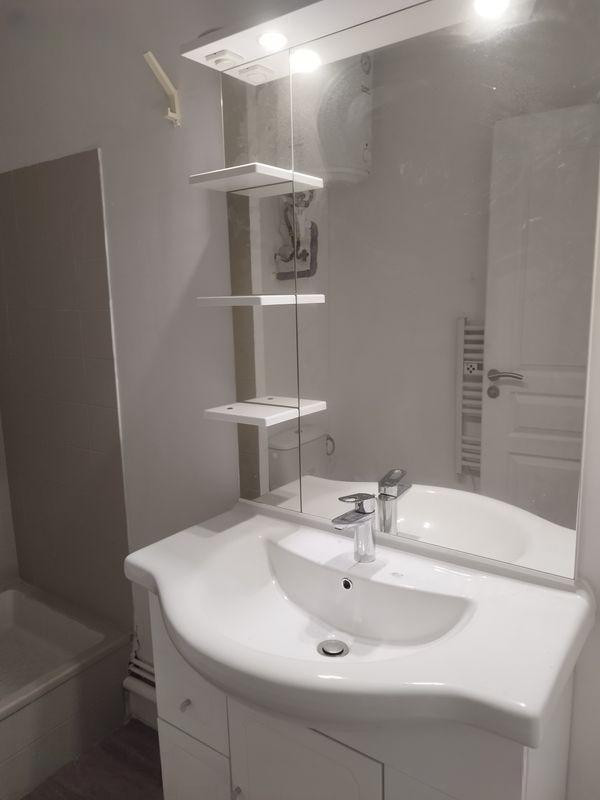 
                                                Location
                                                 Beau studio 18m²