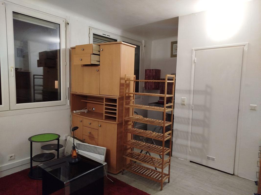 
                                                Location
                                                 Beau studio 18m² meublé sur cour