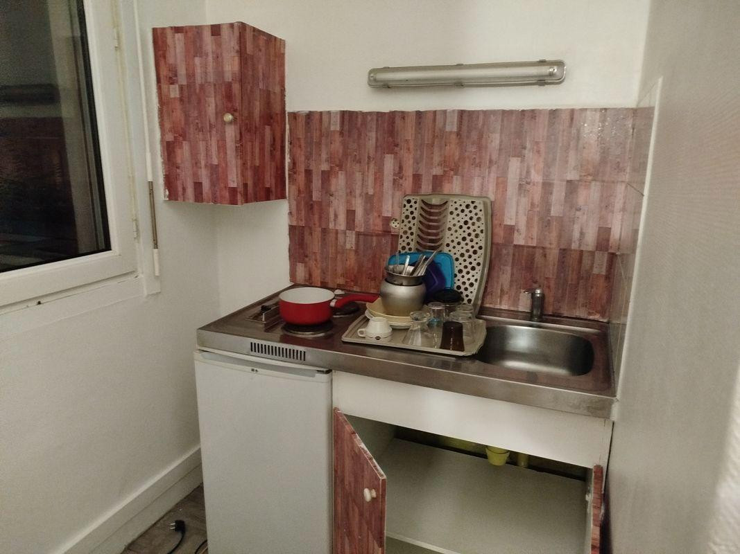 
                                                Location
                                                 Beau studio 18m² meublé sur cour