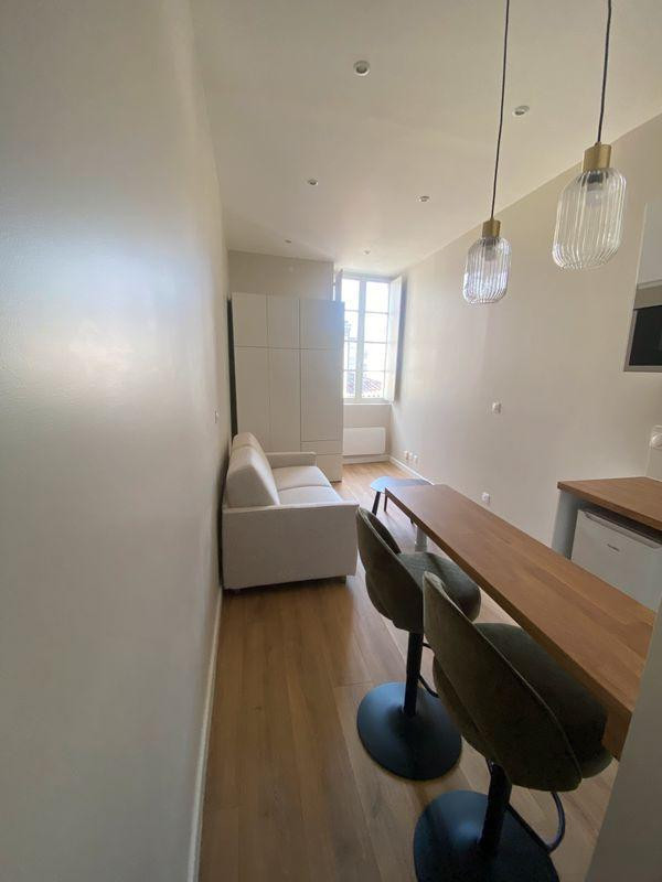 
                                                Location
                                                 Beau studio 18m² refait à neuf et meublé