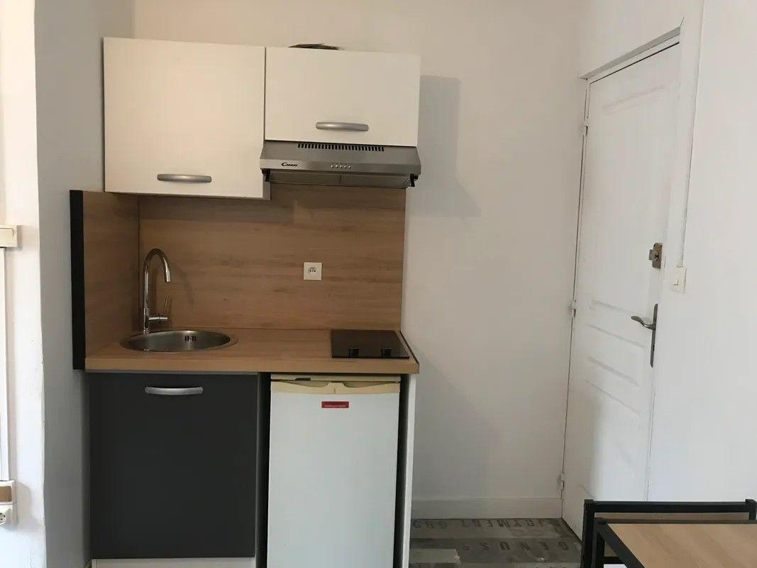 
                                                Location
                                                 Beau studio 18m² rénové et meublé rés étudiante