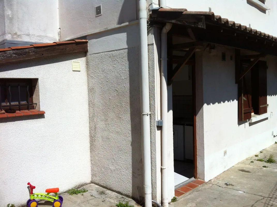 
                                                Location
                                                 Beau studio 19m² meublé sur jardin Croix de pierre