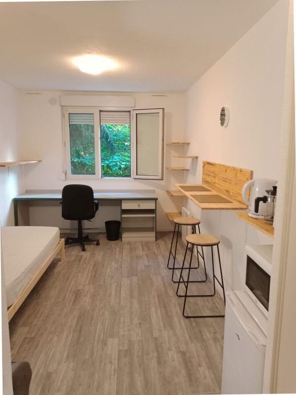 
                                                Location
                                                 Beau studio 19m rénové dans résidence étudiante