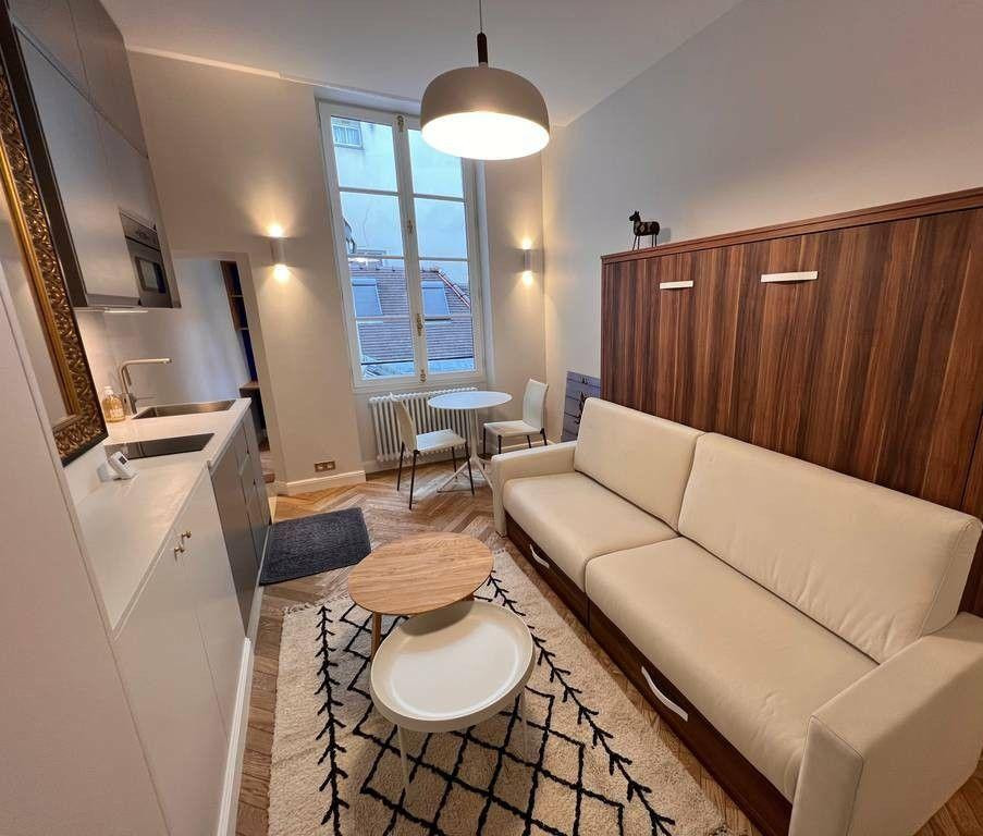 
                                                Location
                                                 Beau studio 19m² rénové et équipé haut de gamme