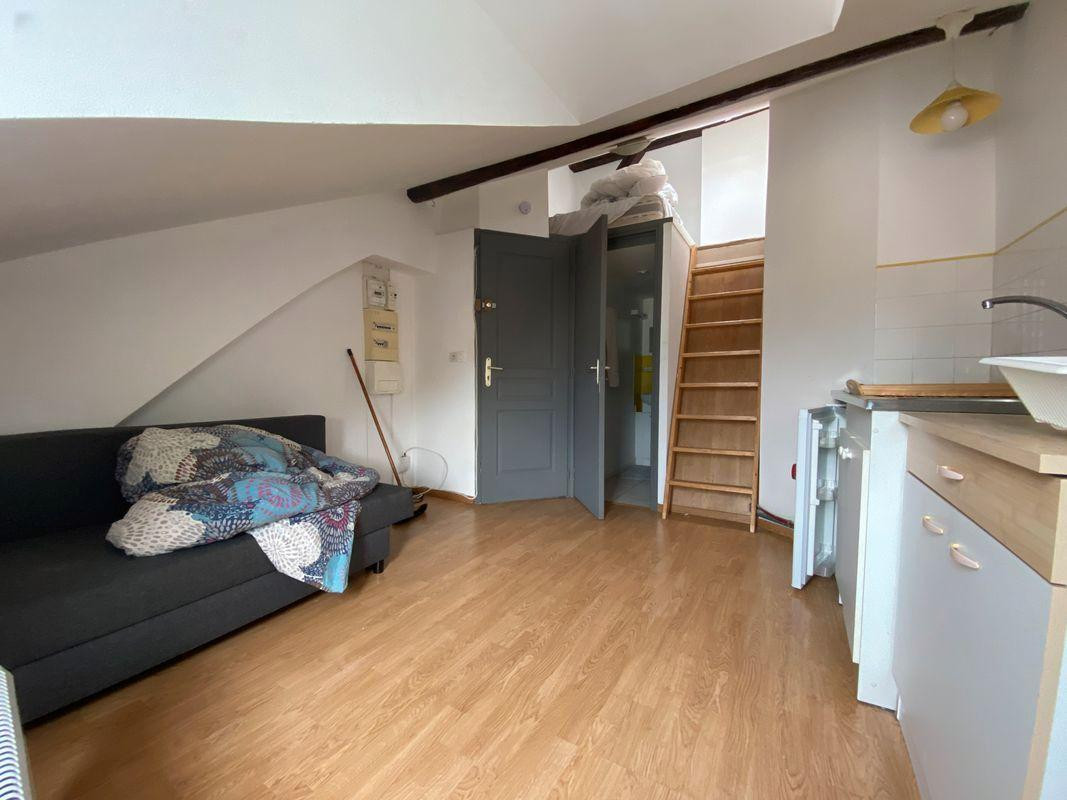 
                                                Location
                                                 Beau studio 19m² sur cour