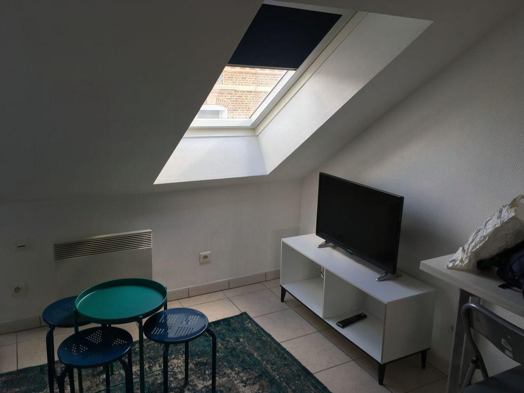 
                                                Location
                                                 Beau studio 20m² meublé et très lumineux