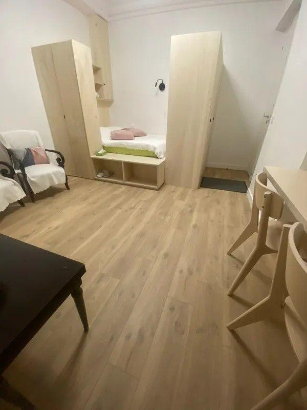 
                                                Location
                                                 Beau studio 20m² meublé rénové à neuf