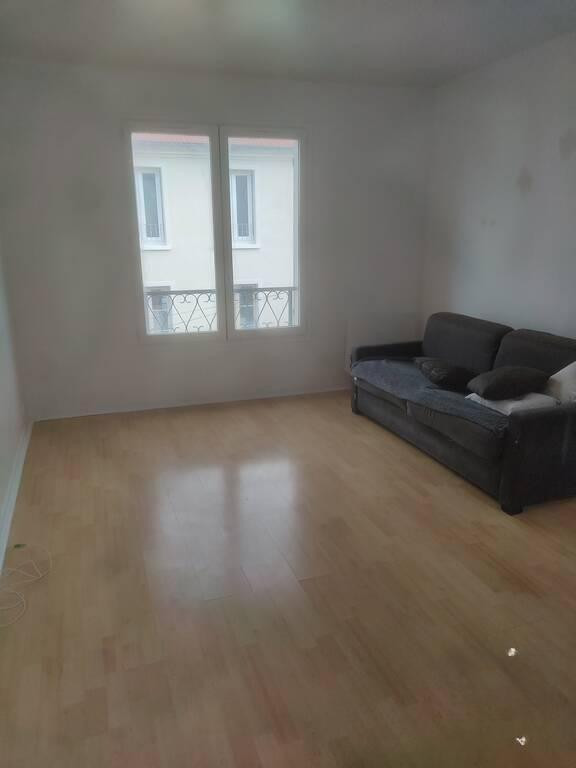 
                                                Location
                                                 Beau studio 20m² partiellement meublé