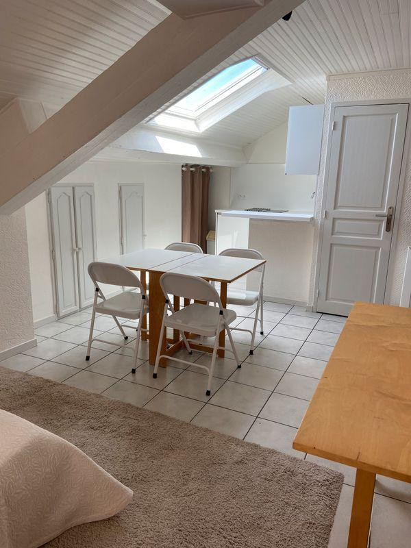 
                                                Location
                                                 Beau studio  20m² vue sur Fourvière