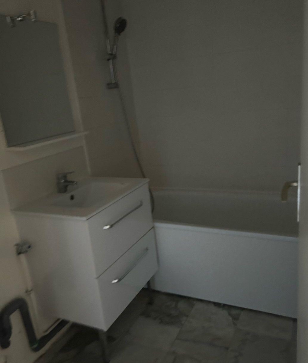 
                                                Location
                                                 Beau studio 21m² avec balcon, tennis et piscine