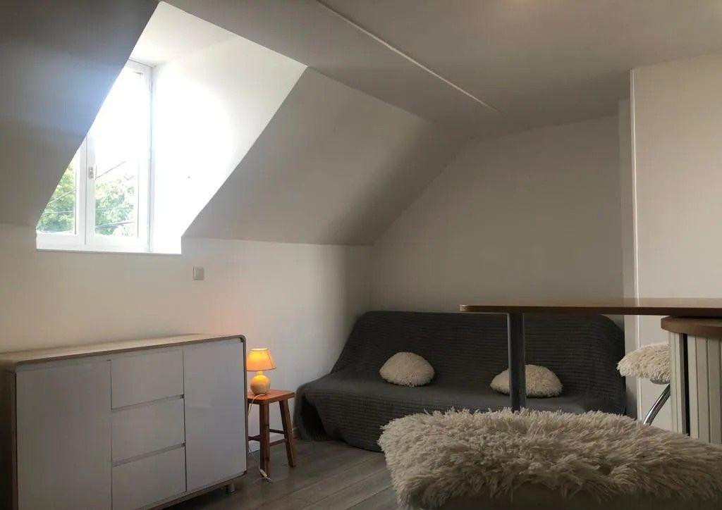 
                                                Location
                                                 Beau studio 21m² meublé et rénové à neuf