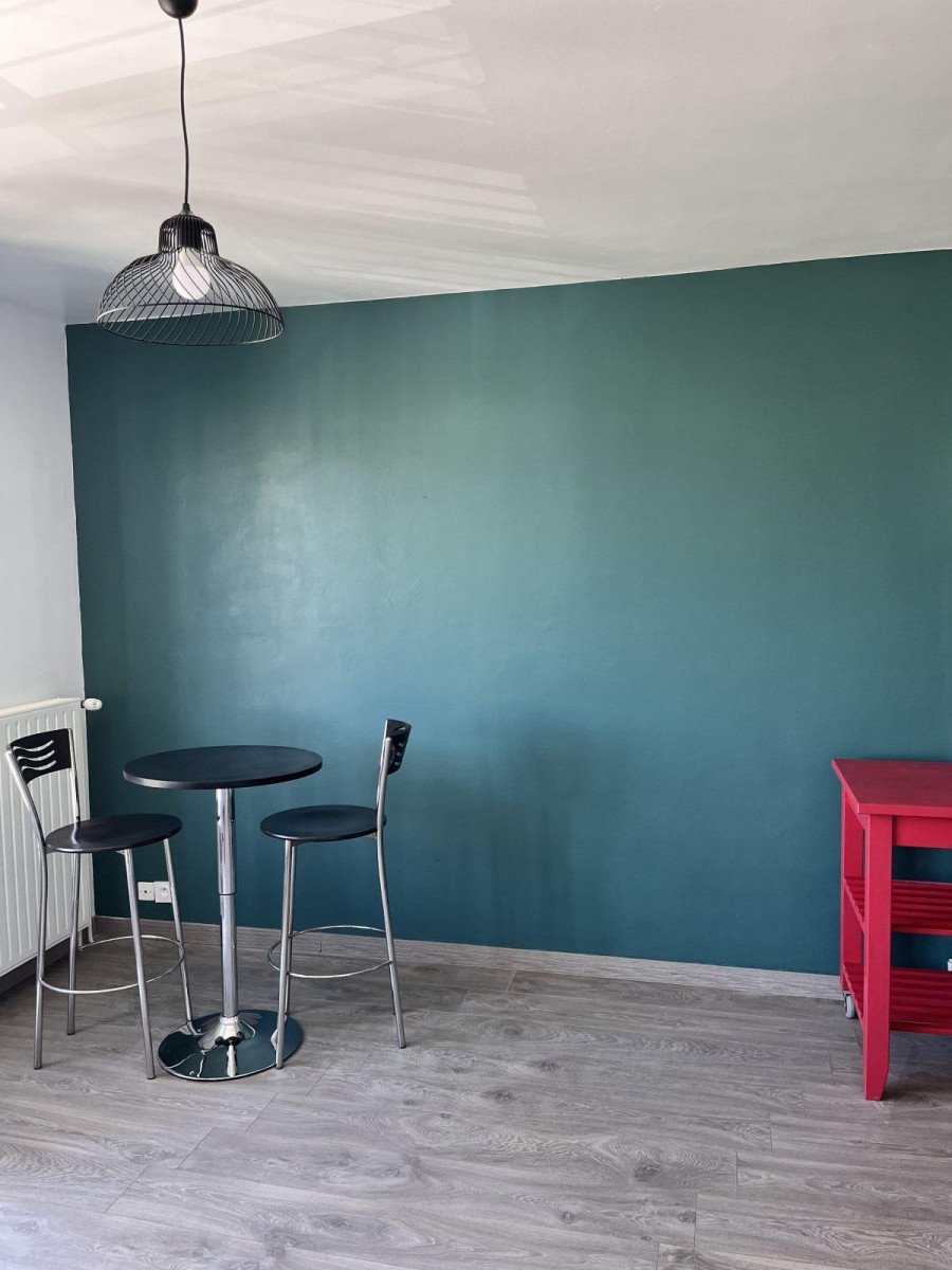 
                                                Location
                                                 Beau studio 21m² refait à neuf