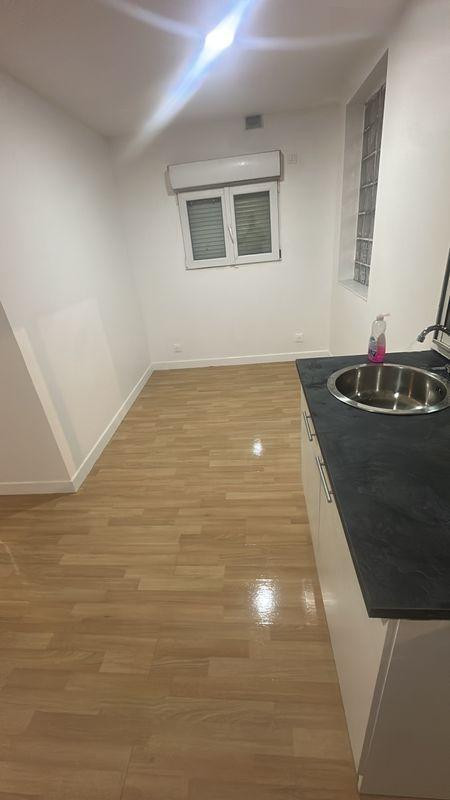 
                                                Location
                                                 Beau studio 22m² lumineux