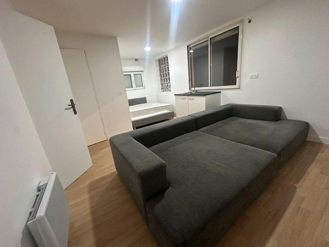 
                                                Location
                                                 Beau studio 22m² lumineux