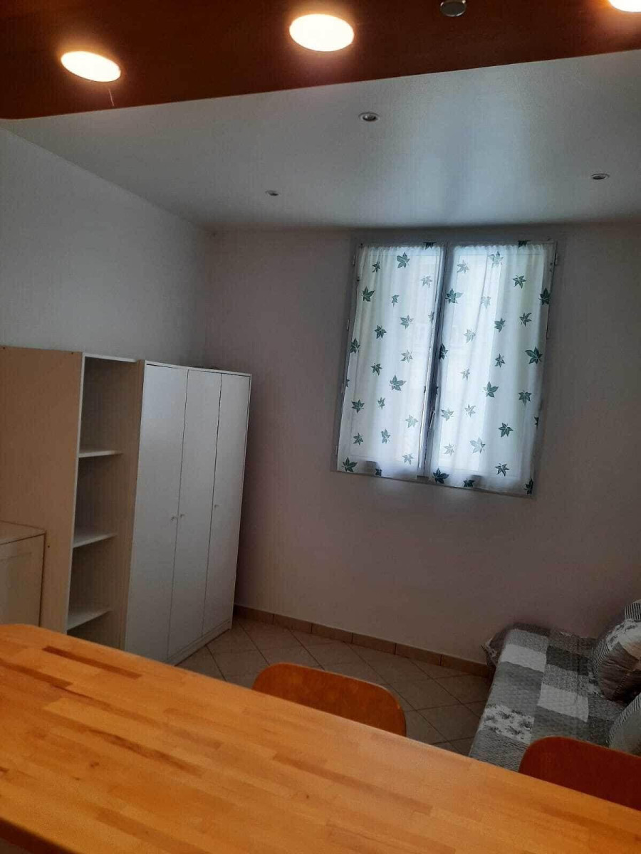 
                                                Location
                                                 Beau studio 22m² meublé