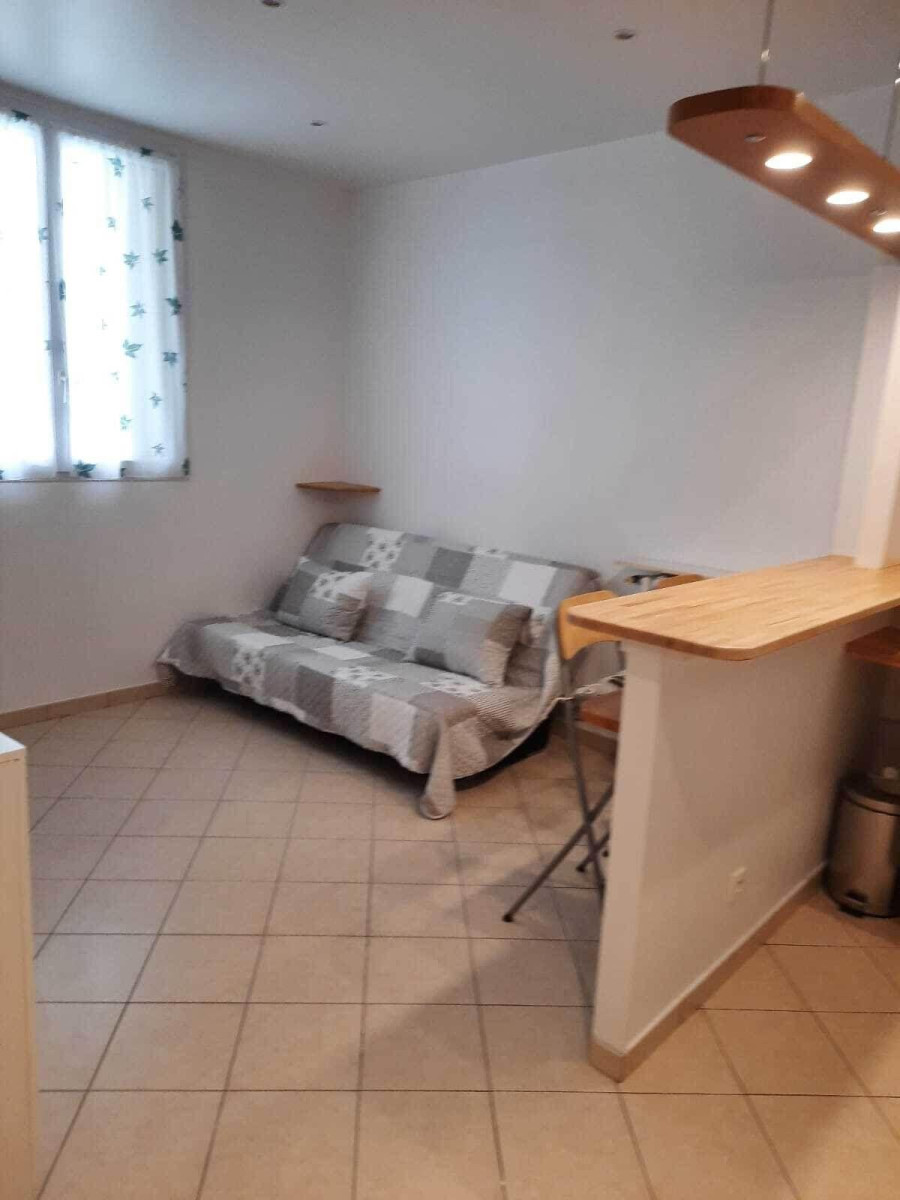 
                                                Location
                                                 Beau studio 22m² meublé