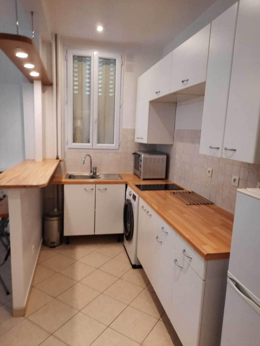 
                                                Location
                                                 Beau studio 22m² meublé