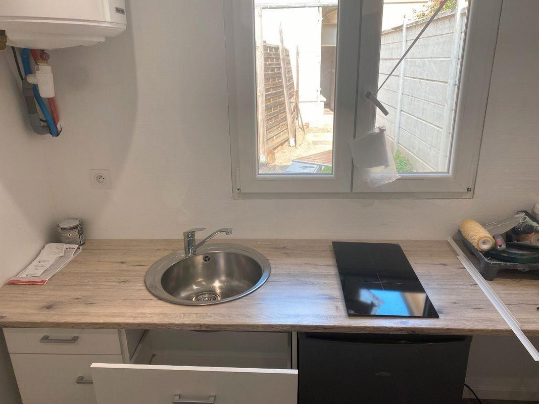 
                                                Location
                                                 Beau studio 22m² refait à neuf