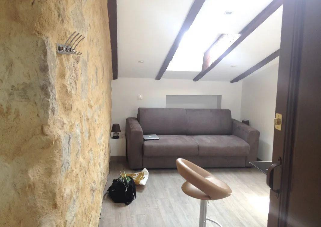 
                                                Location
                                                 Beau Studio 22m2 dans le carré d'or Nice Centre