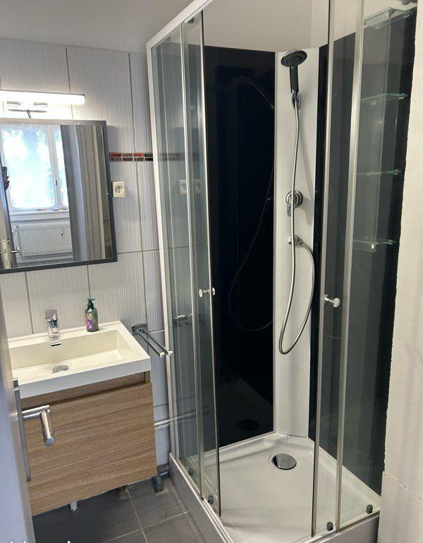 
                                                Location
                                                 Beau Studio 23m² lumineux