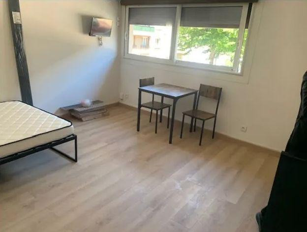 
                                                Location
                                                 Beau studio 23m² meublé et rénové 650 CC