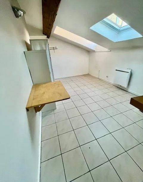 
                                                Location
                                                 Beau studio 23m² très lumineux