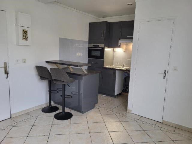 
                                                Location
                                                 Beau studio 24m²