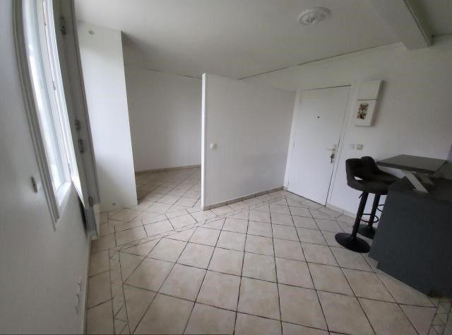 
                                                Location
                                                 Beau studio 24m²