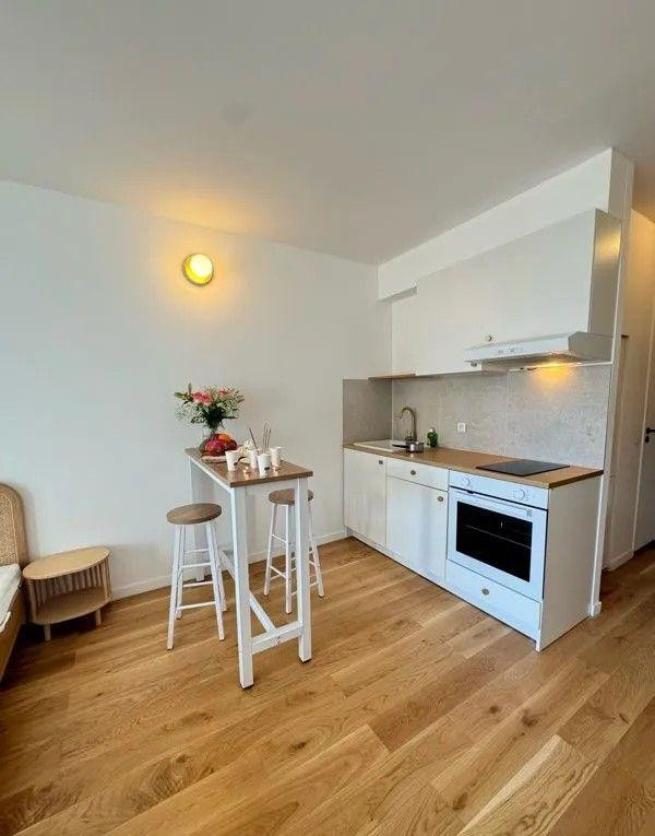 
                                                Location
                                                 Beau studio 24m² avec balcon