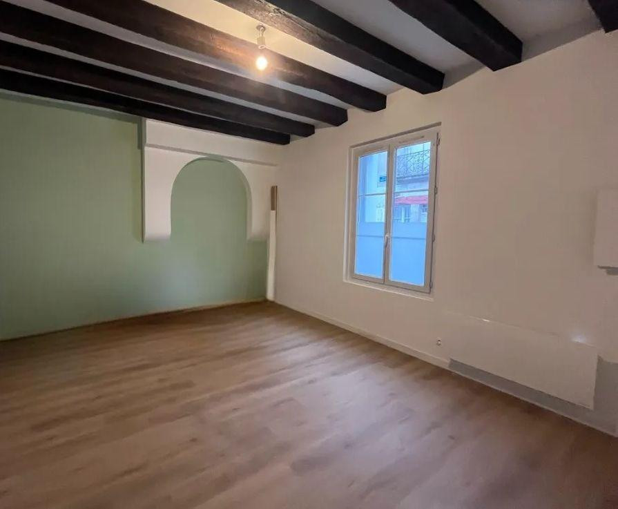 
                                                Location
                                                 Beau studio 24m² idéalement situé