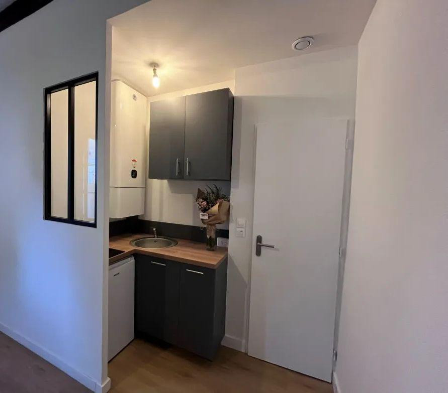 
                                                Location
                                                 Beau studio 24m² idéalement situé