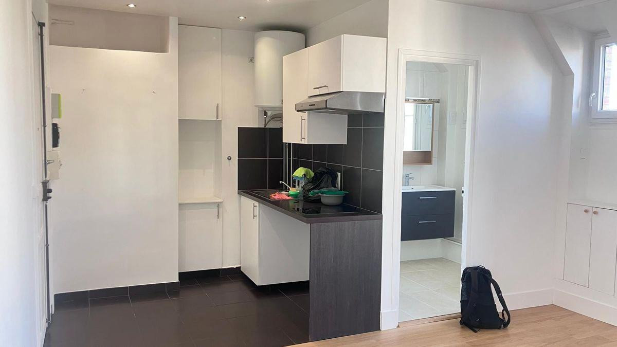 
                                                Location
                                                 Beau studio 24m² rénové et lumineux