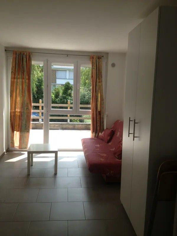 
                                                Location
                                                 Beau studio 25m² dans maison calme