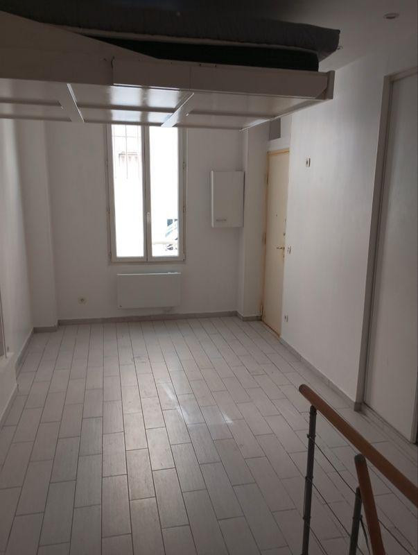 
                                                Location
                                                 Beau studio 25m² rénové complètement Métro Hoche
