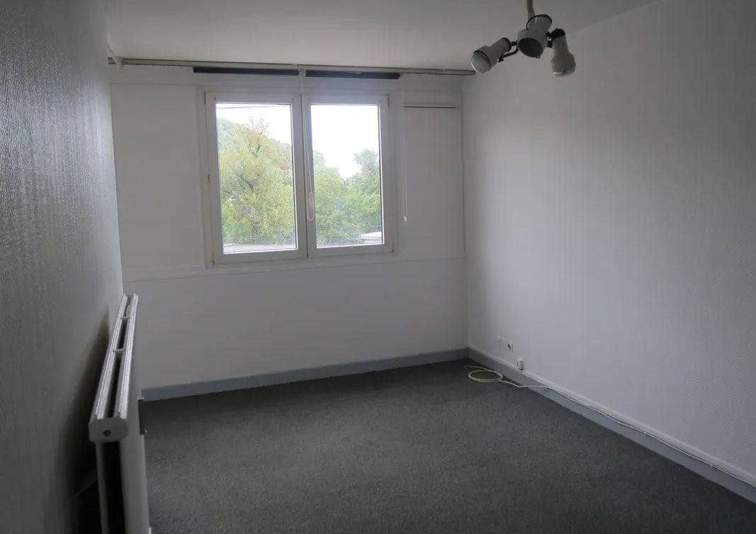 
                                                Location
                                                 Beau studio 26m²