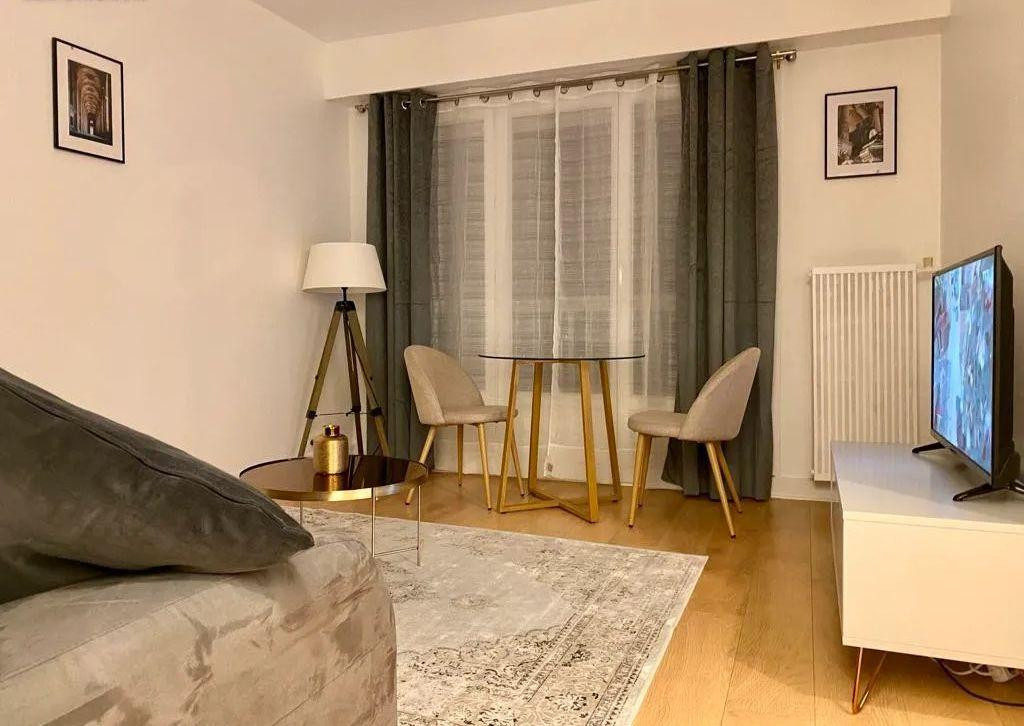 
                                                Location
                                                 Beau studio 26m² meublé et équipé