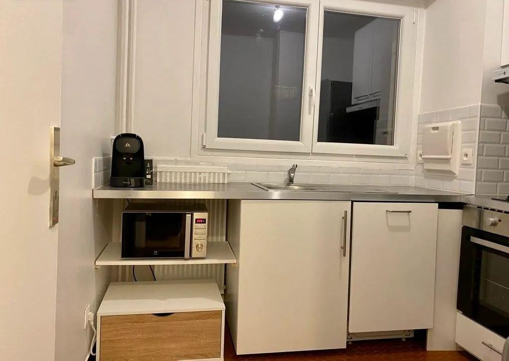 
                                                Location
                                                 Beau studio 26m² meublé et équipé