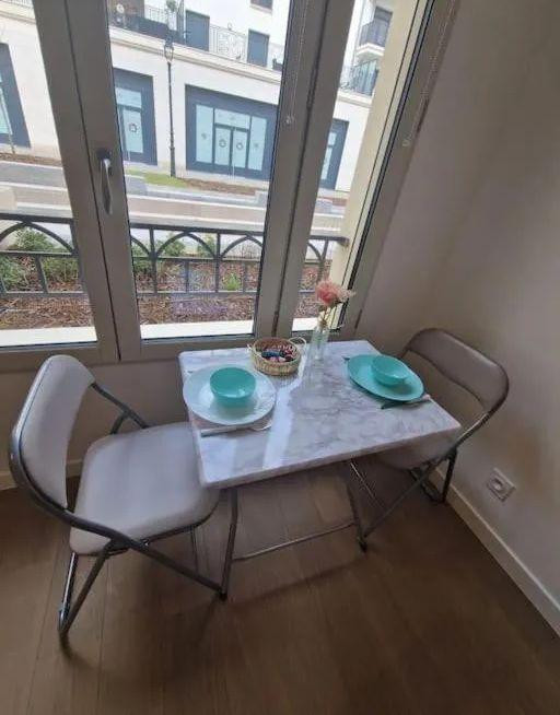 
                                                Location
                                                 Beau studio 26m² Neuf Meublé à Clamart