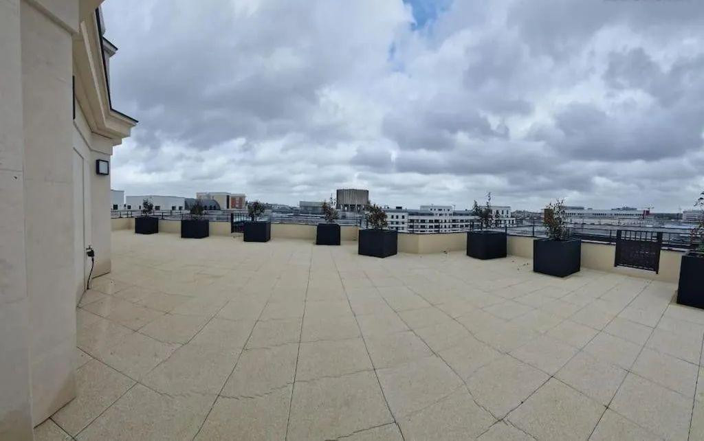 
                                                Location
                                                 Beau studio 26m² Neuf Meublé à Clamart