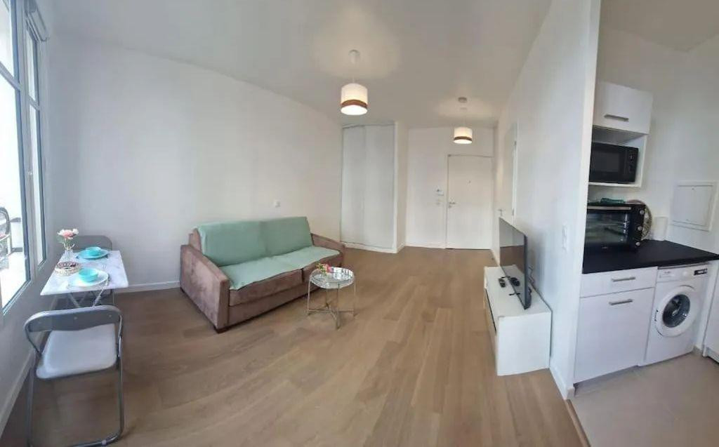 
                                                Location
                                                 Beau studio 26m² Neuf Meublé à Clamart