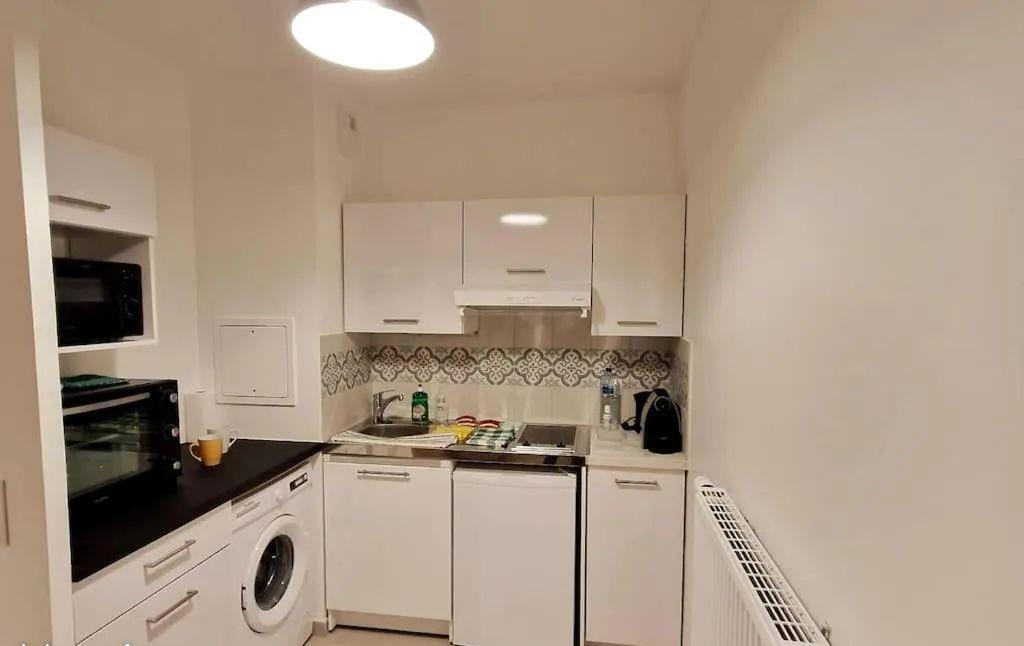 
                                                Location
                                                 Beau studio 26m² Neuf Meublé à Clamart