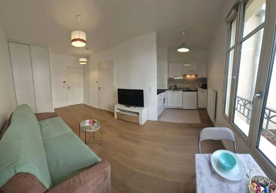 
                                                Location
                                                 Beau studio 26m² Neuf Meublé à Clamart