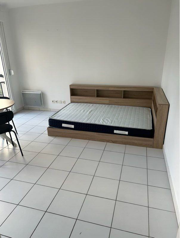 
                                                Location
                                                 Beau studio 26m² + parking