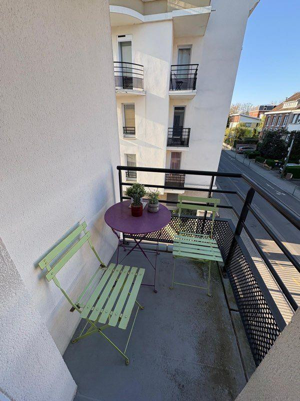 
                                                Location
                                                 Beau studio 27m²