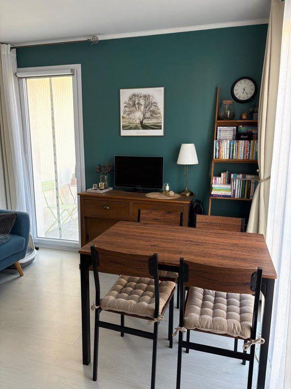 
                                                Location
                                                 Beau studio 27m²