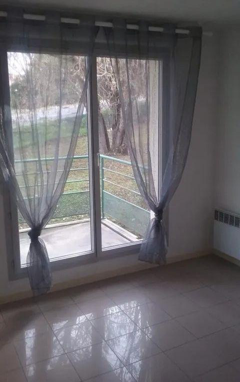 
                                                Location
                                                 Beau studio 27m² avec balcon