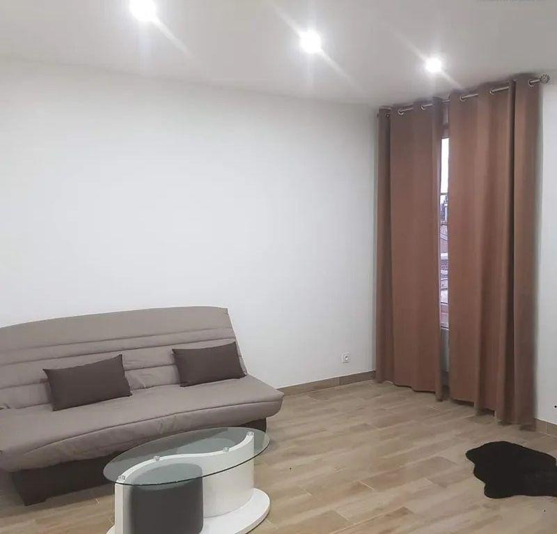 
                                                Location
                                                 Beau studio 27m² meublé entièrement refait à neuf