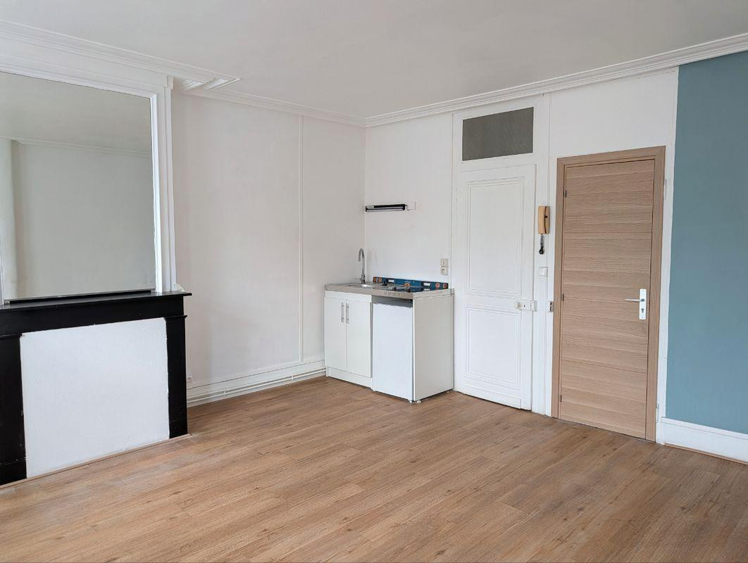 
                                                Location
                                                 Beau studio 27m2 rénové